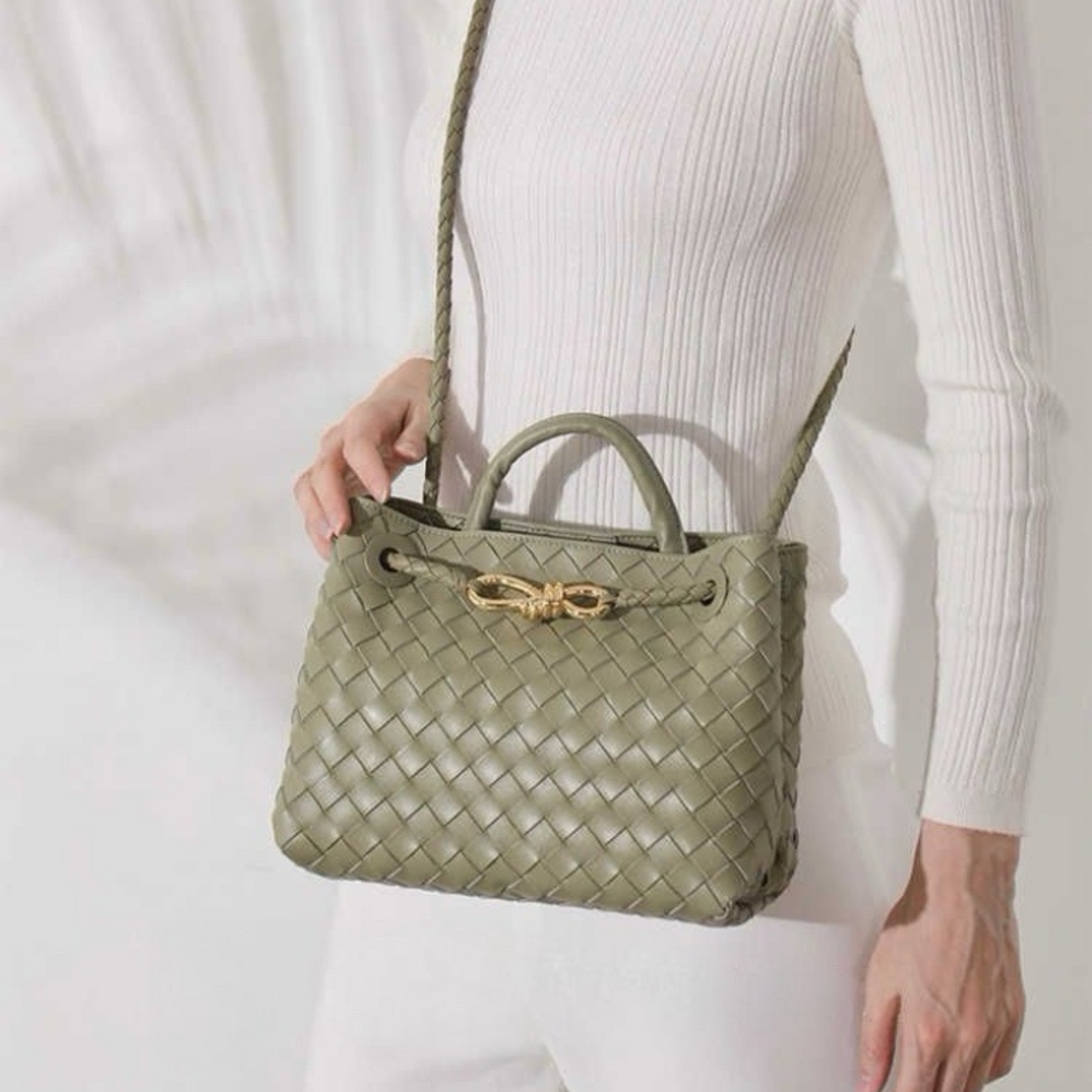 Bolsa Tote Estruturada em Couro Trançado Nayra