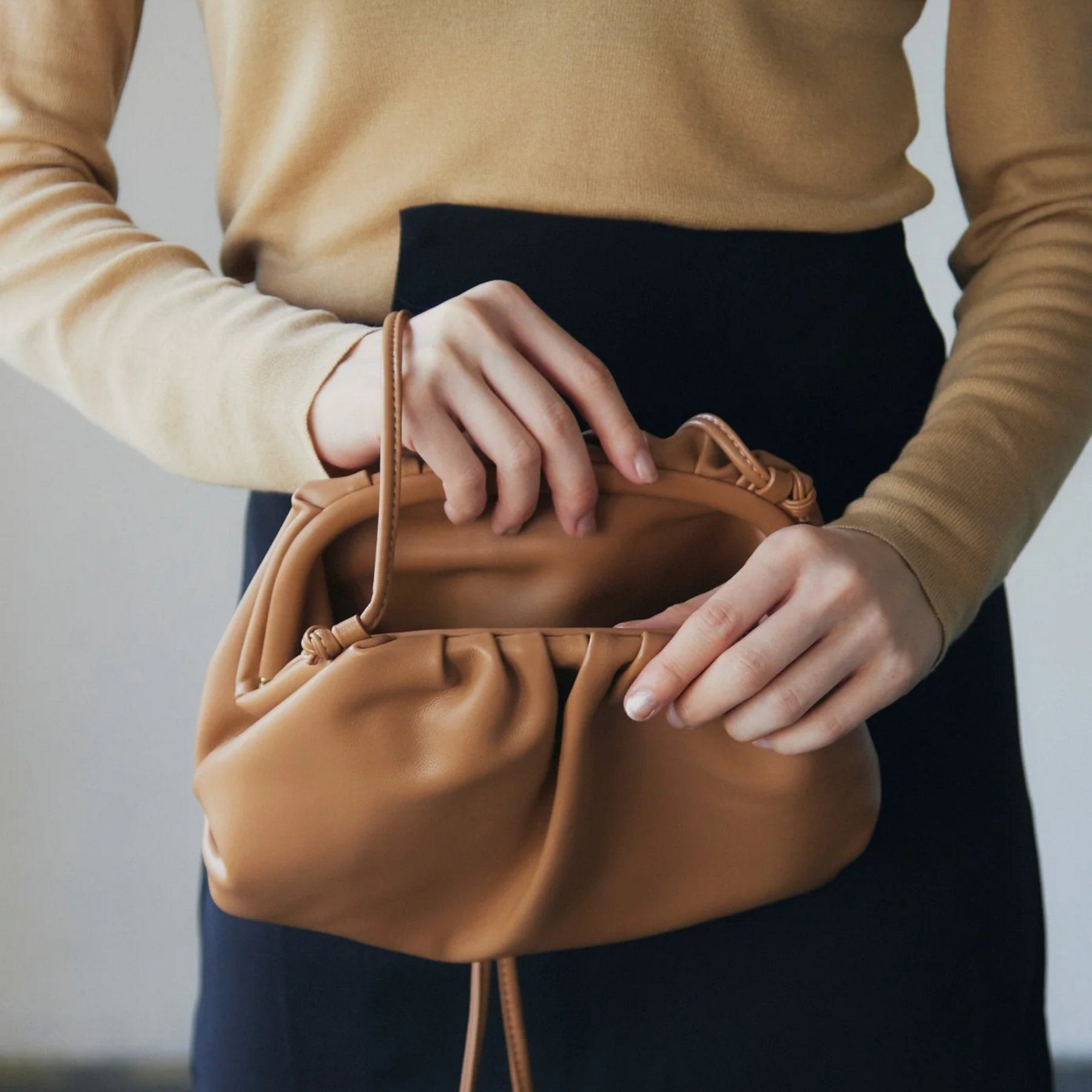 Bolsa Clutch Baguette Lizy