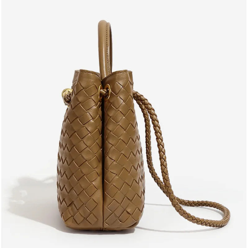 Bolsa Tote Estruturada em Couro Trançado Nayra