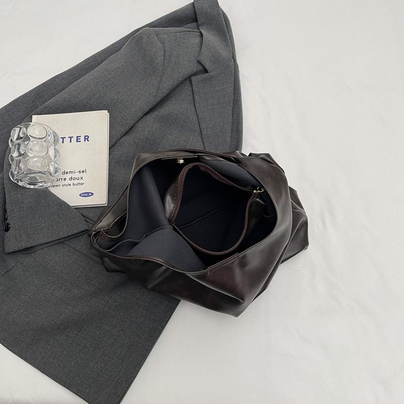 Bolsa de Ombro Soft Moderna + Necessaire Femory de brinde