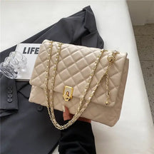 Bolsa Feminina Acolchoada em Couro Modelo Chain