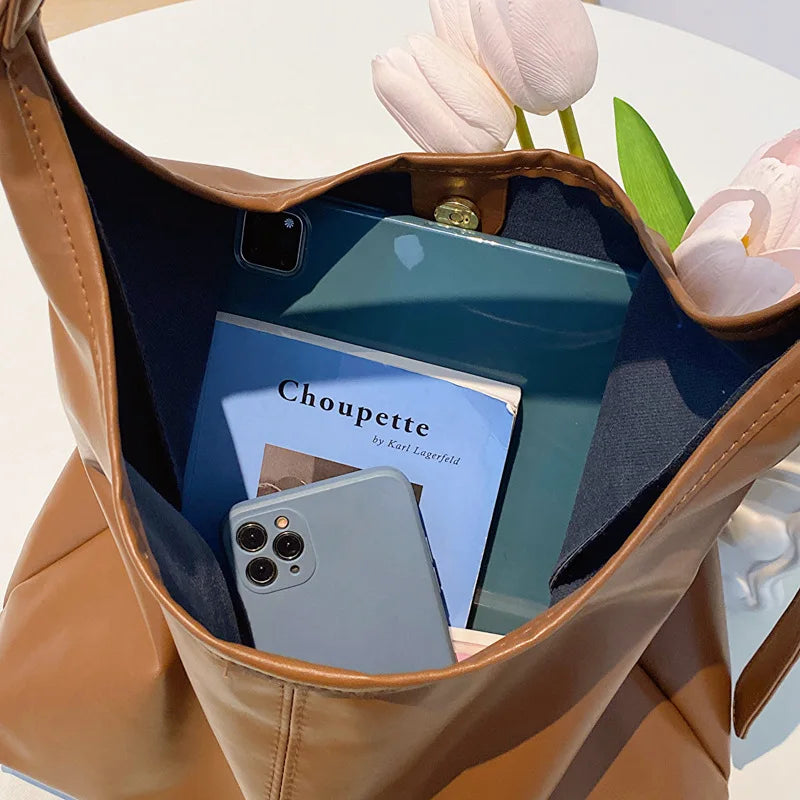 Bolsa de Ombro Soft Moderna + Necessaire Femory de brinde